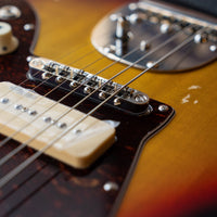 Vintage V65 ICON Vibrato, Distressed Tobacco Sunburst