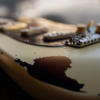 Vintage V6 ICON, Distressed White over Sunburst