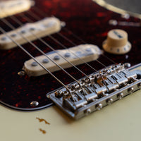 Vintage V6 ICON, Distressed White over Sunburst