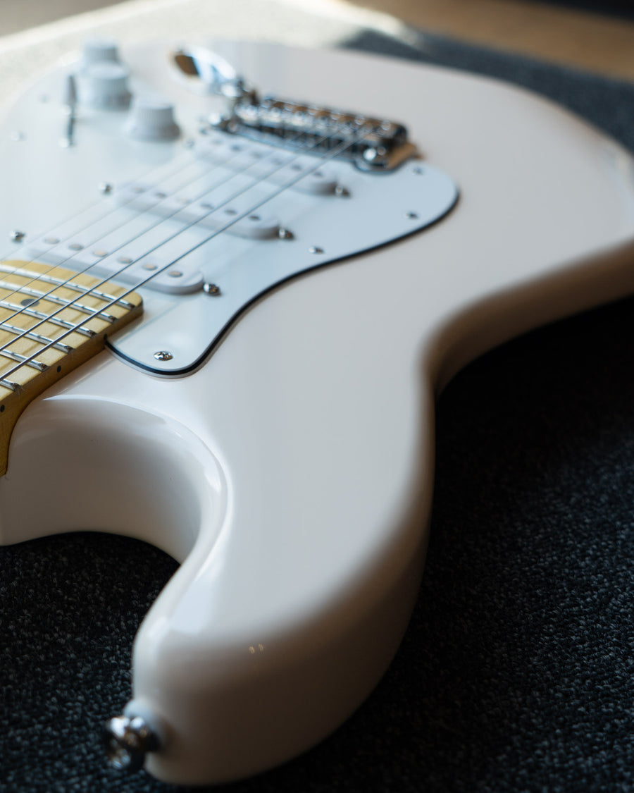 G&L Tribute Legacy Gloss White MP Poplar