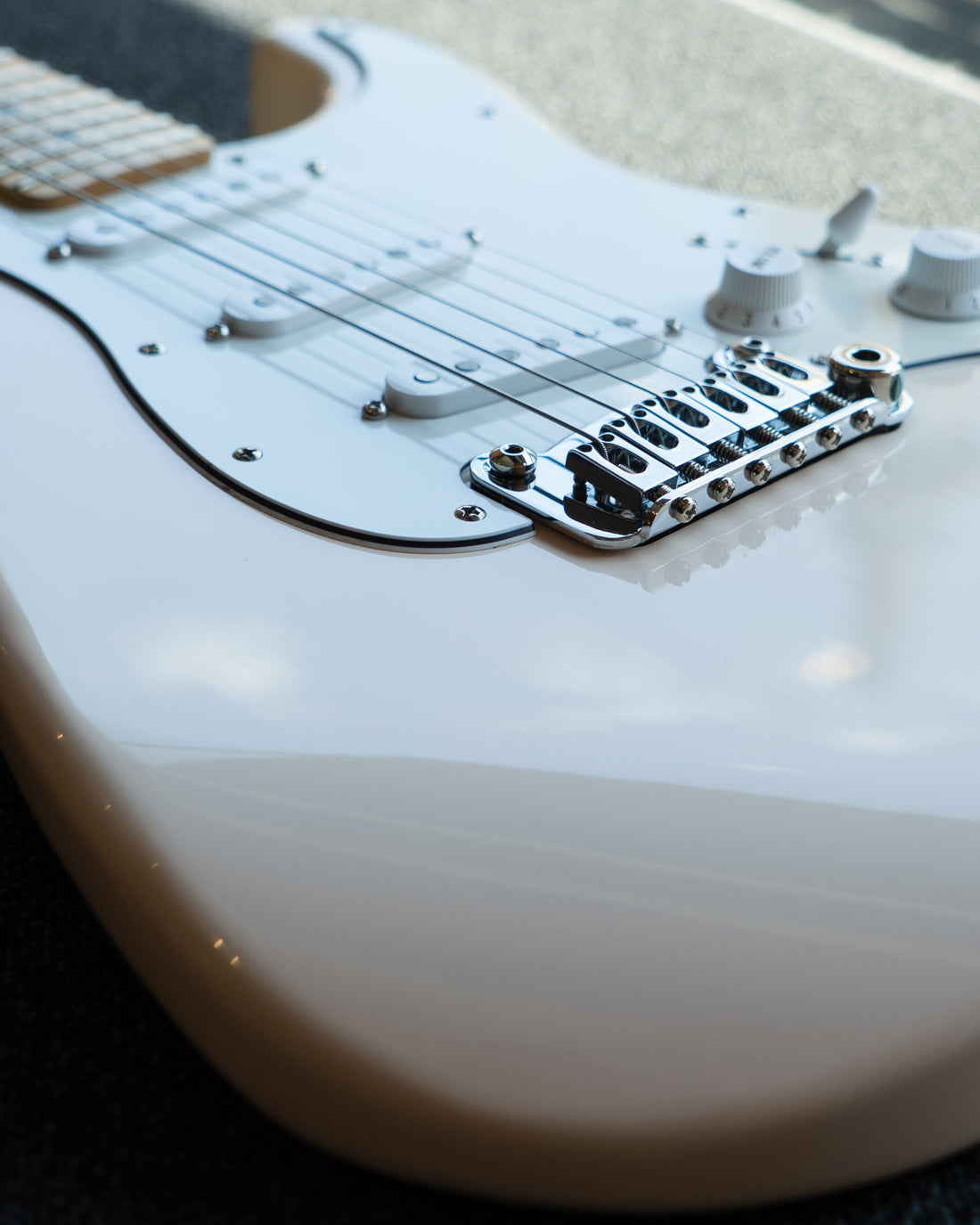G&L Tribute Legacy Gloss White MP Poplar