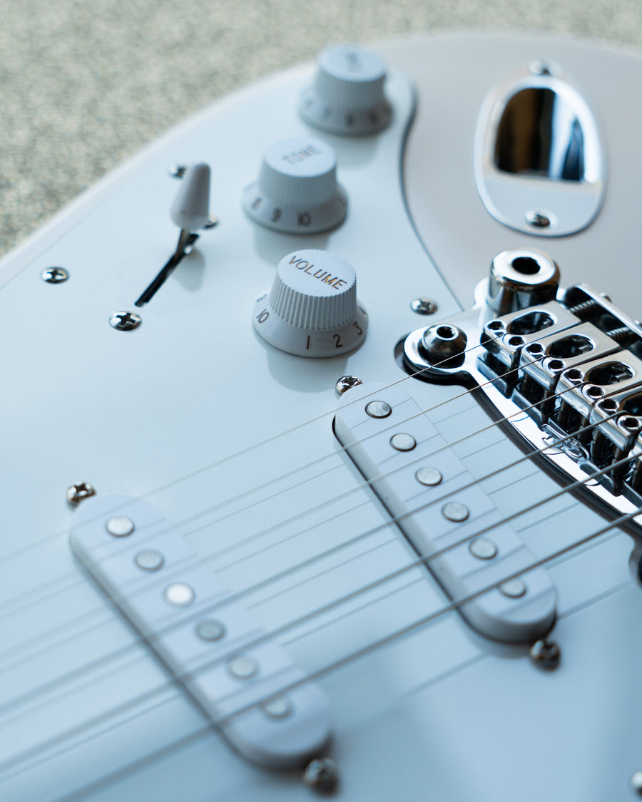 G&L Tribute Legacy Gloss White MP Poplar