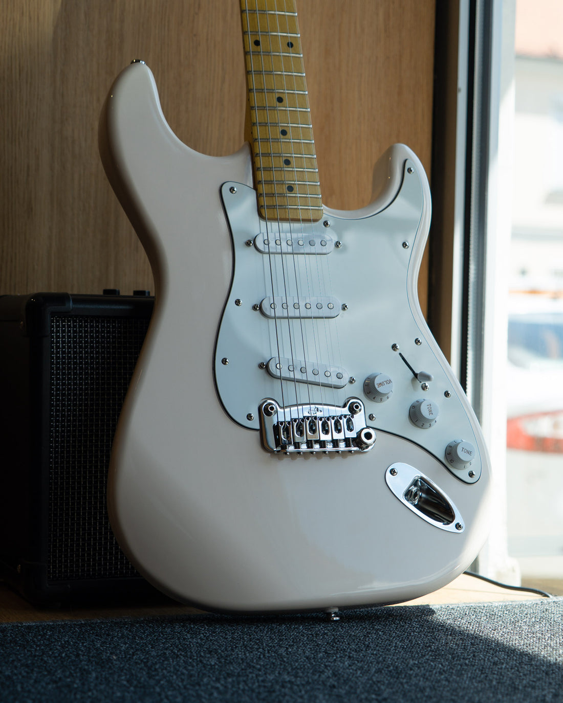 G&L Tribute Legacy Gloss White MP Poplar