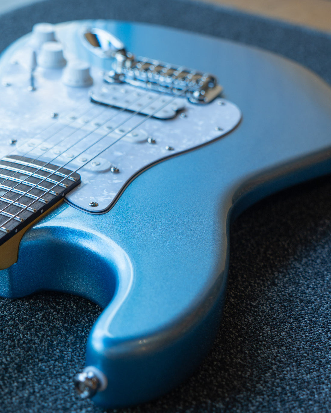 G&L Tribute Legacy HB Lake Placid Blue RW Poplar