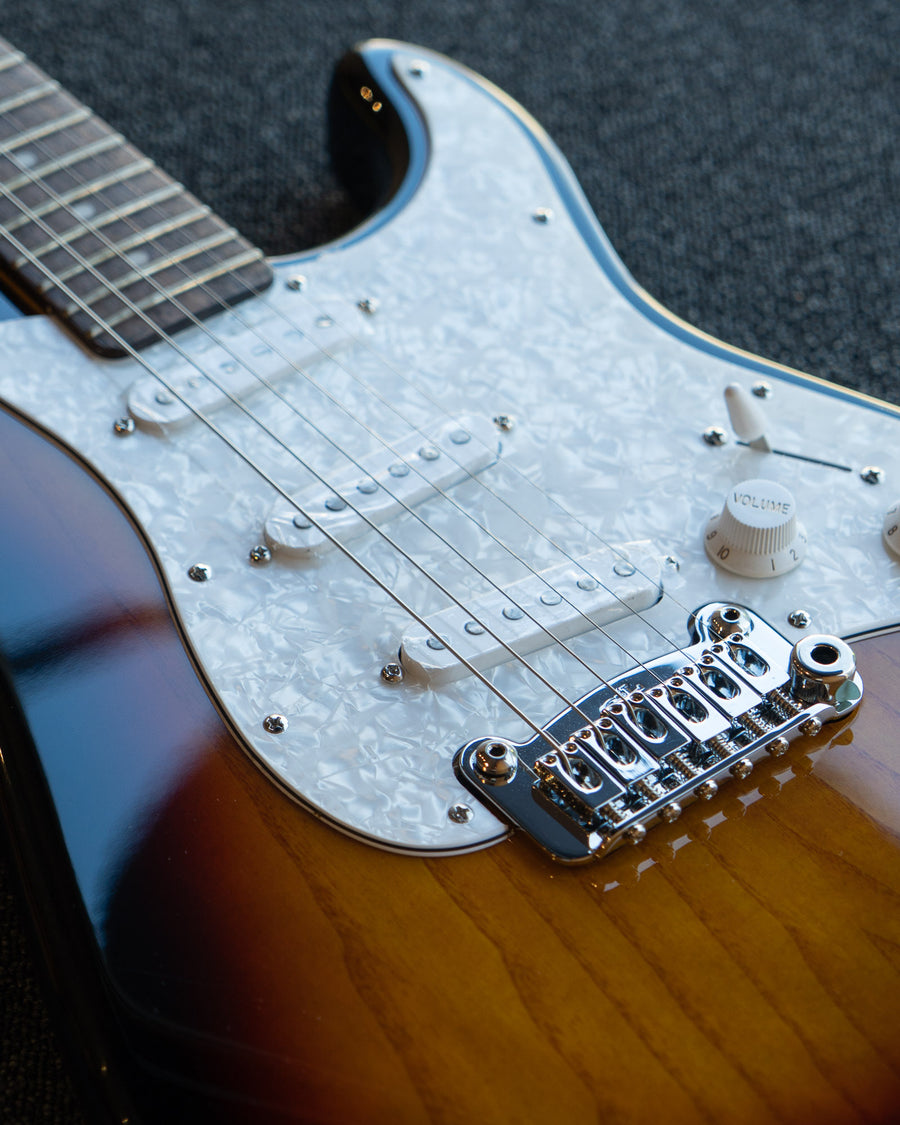 G&L Tribute Legacy 3-Tone Sunburst RW