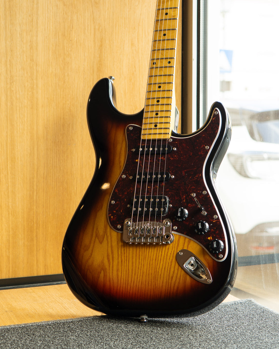 G&L Tribute Legacy HB 3-Tone Sunburst MP