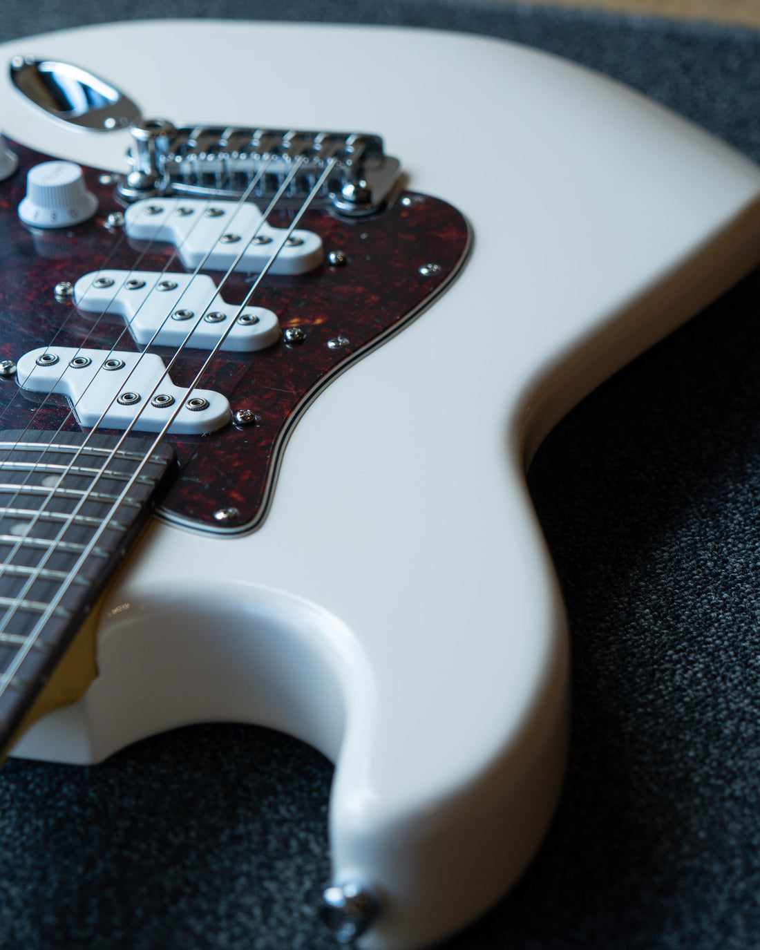 G&L Tribute Comanche Olympic White RW Poplar