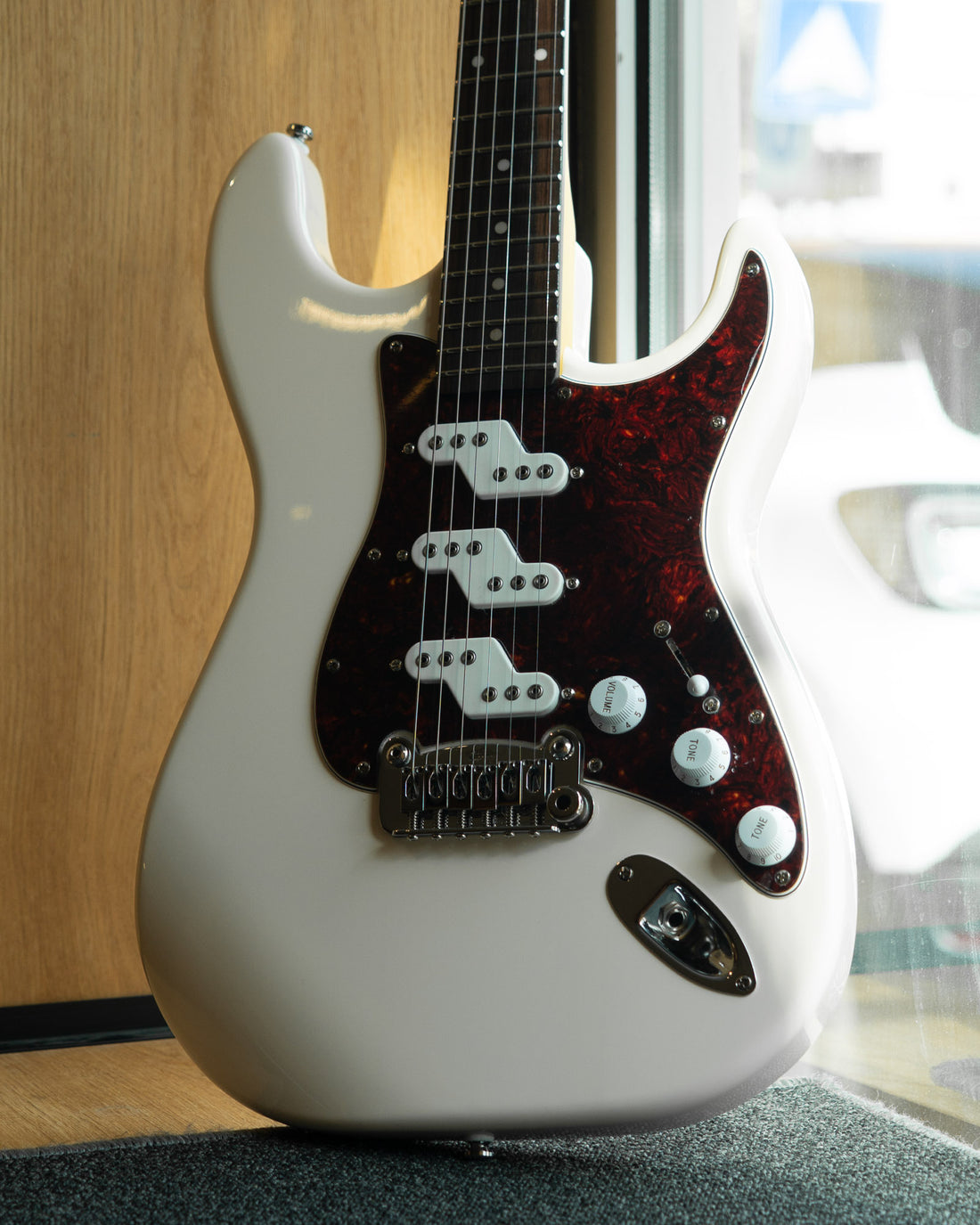 G&L Tribute Comanche Olympic White RW Poplar