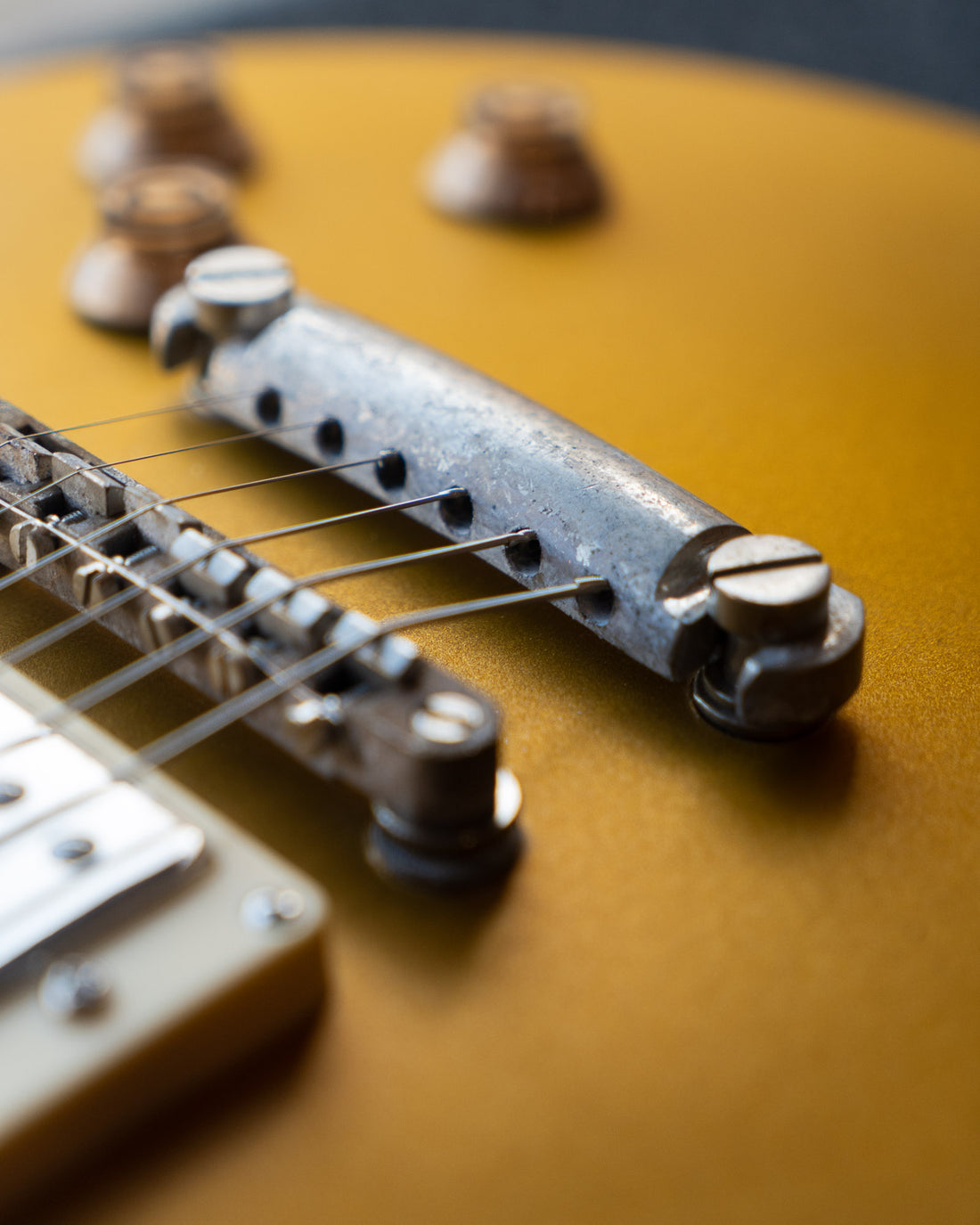 Vintage V100HH ICON, Distressed Gold Top