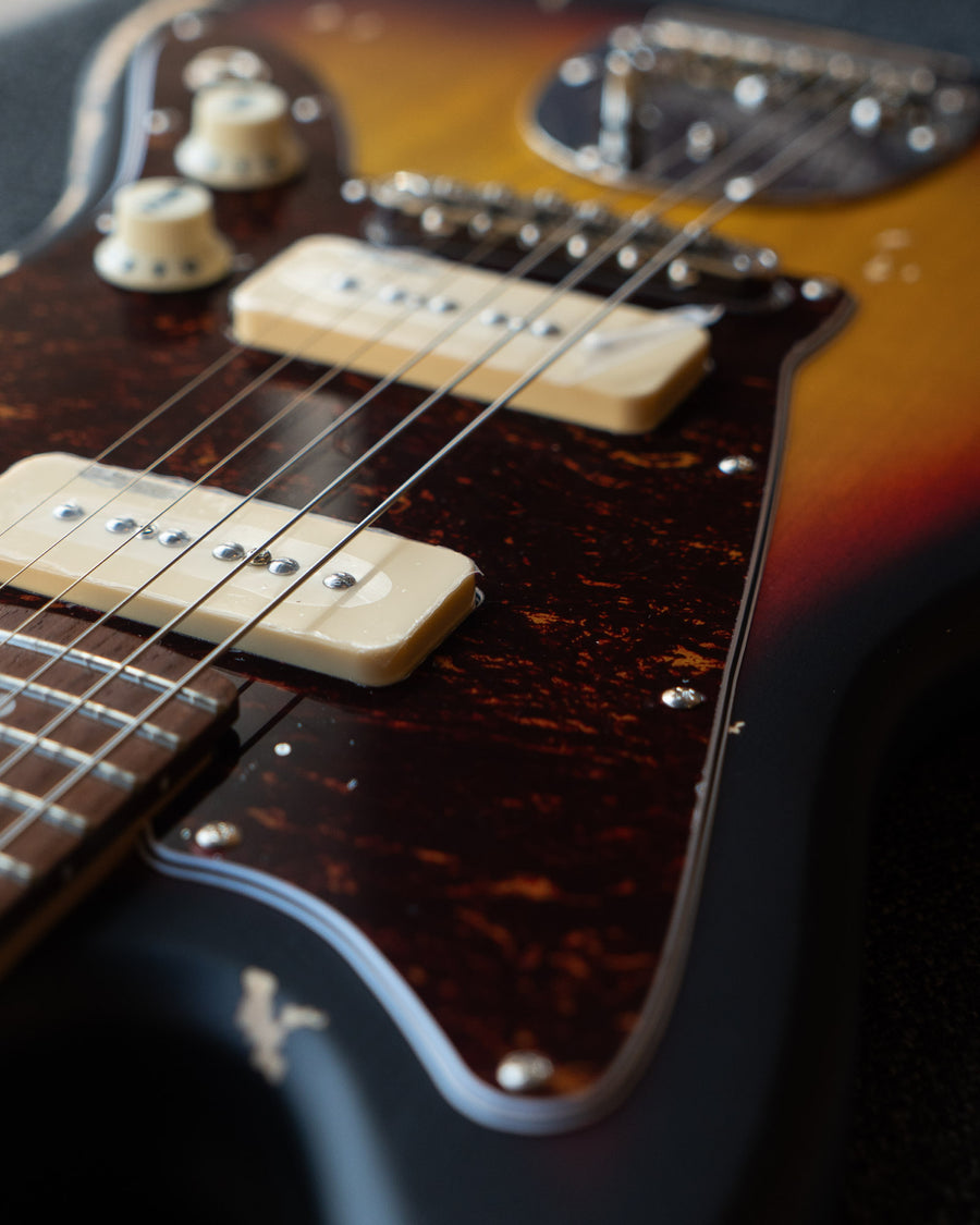 Vintage V65 ICON Vibrato, Distressed Tobacco Sunburst