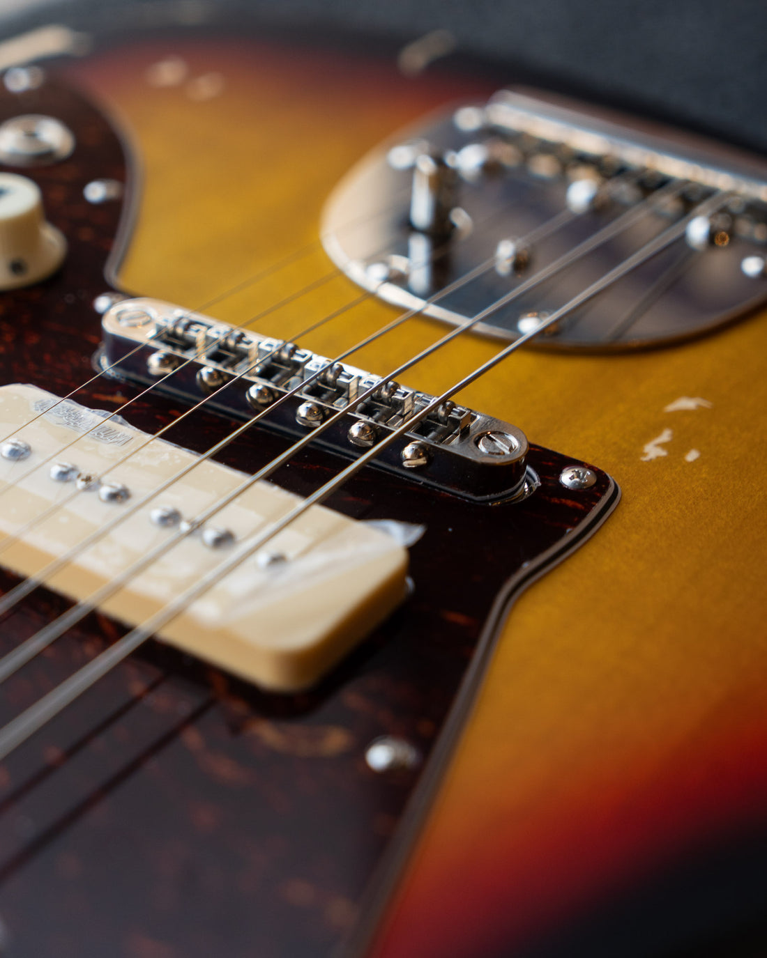 Vintage V65 ICON Vibrato, Distressed Tobacco Sunburst