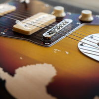 Vintage V65 ICON Vibrato, Distressed Tobacco Sunburst