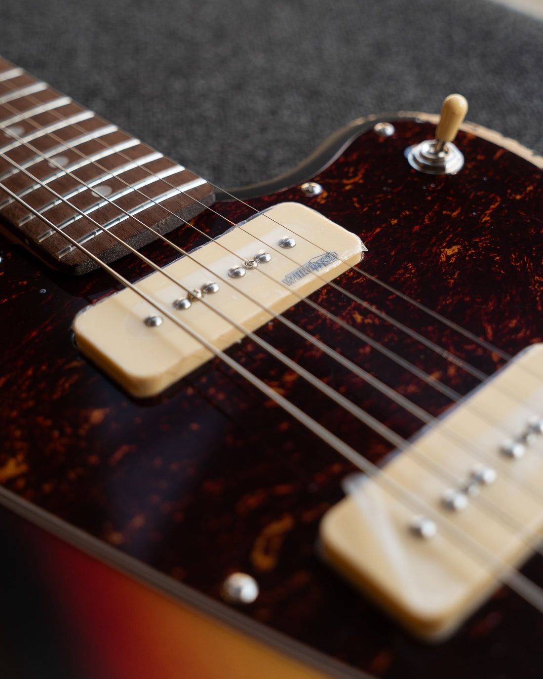 Vintage V65 ICON Vibrato, Distressed Tobacco Sunburst