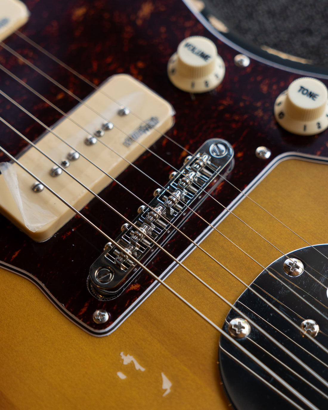 Vintage V65 ICON Vibrato, Distressed Tobacco Sunburst