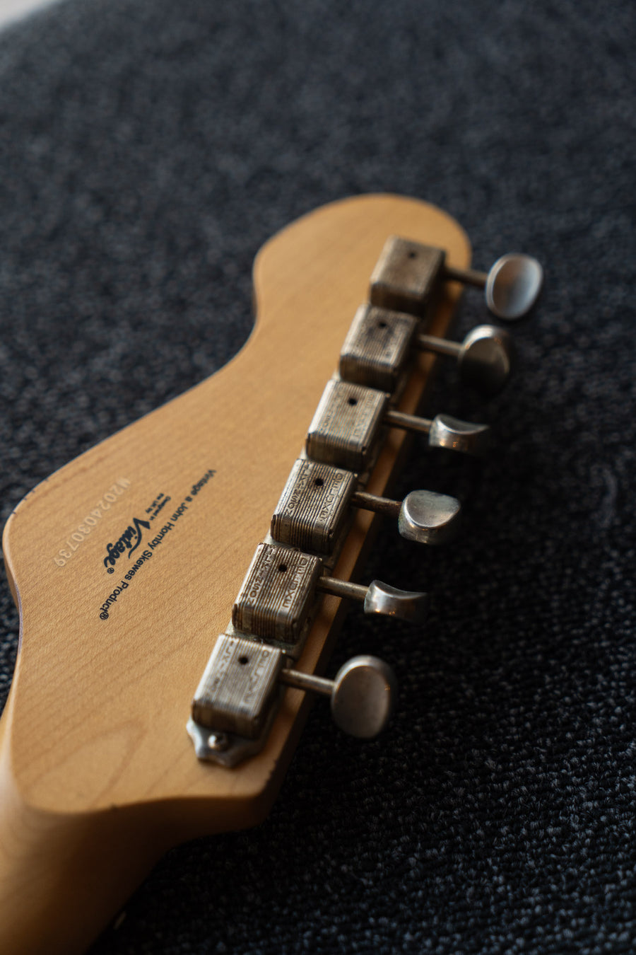 Vintage V65 ICON Vibrato, Distressed Tobacco Sunburst