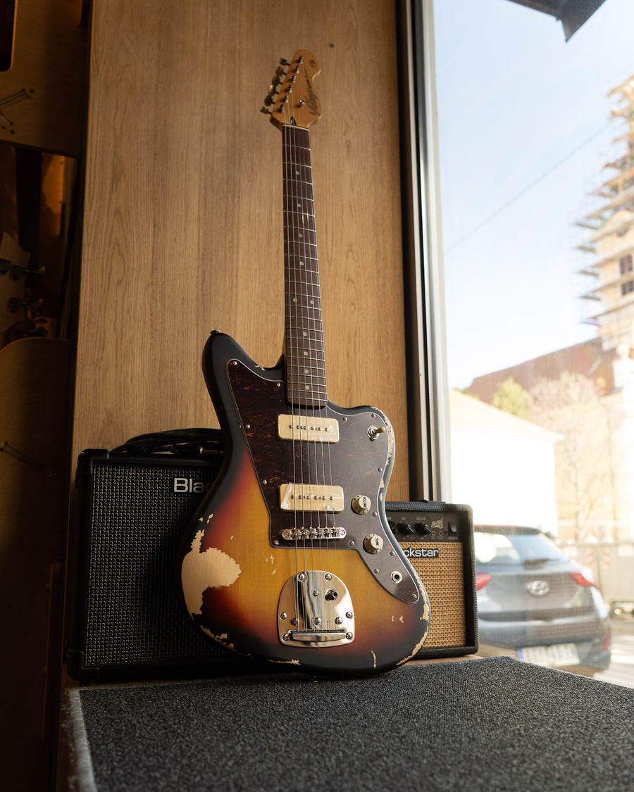 Vintage V65 ICON Vibrato, Distressed Tobacco Sunburst