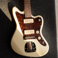 Vintage V65 Reissued Vibrato, Vintage White