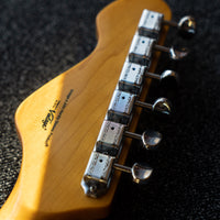 Vintage V65 Reissued Vibrato, Vintage White