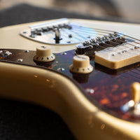 Vintage V65 Reissued Vibrato, Vintage White