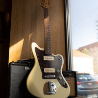 Vintage V65 Reissued Vibrato, Vintage White