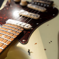 Vintage V6 ICON, Distressed White over Sunburst