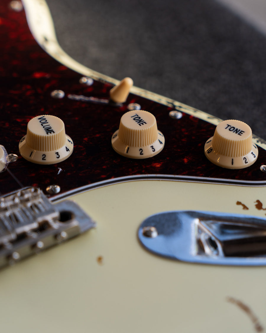 Vintage V6 ICON, Distressed White over Sunburst