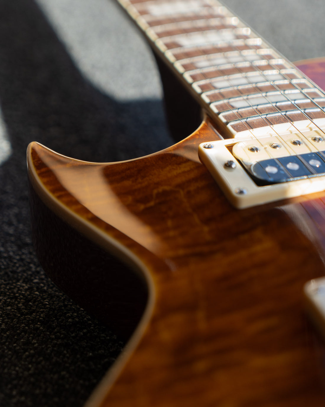 Vintage V100AFD Reissued Left-Handed, Flamed Amber