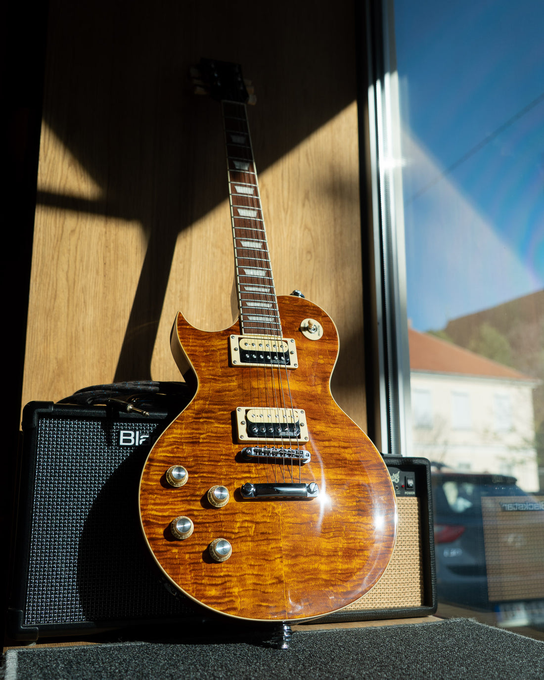 Vintage V100AFD Reissued Left-Handed, Flamed Amber