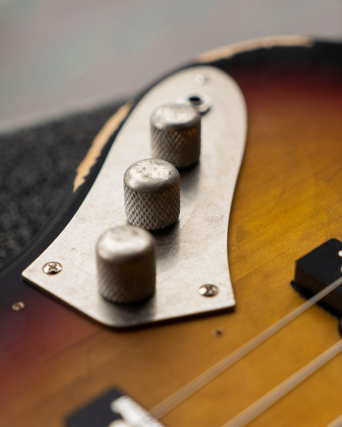 Vintage V74 ICON Fretless, Distressed Sunset Sunburst