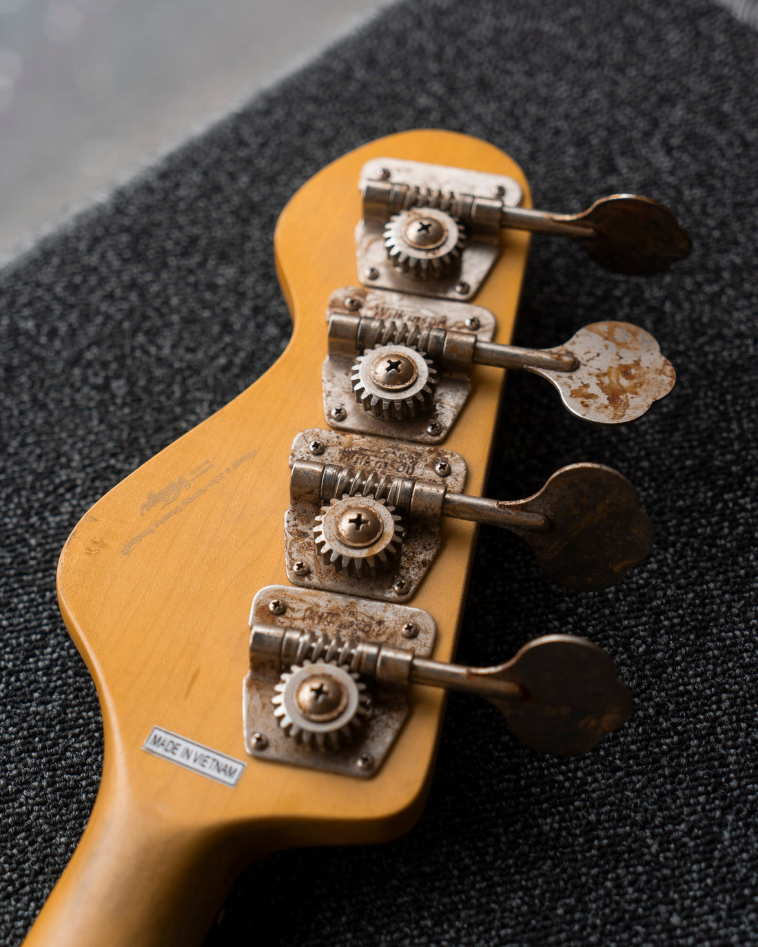 Vintage V74 ICON Fretless, Distressed Sunset Sunburst