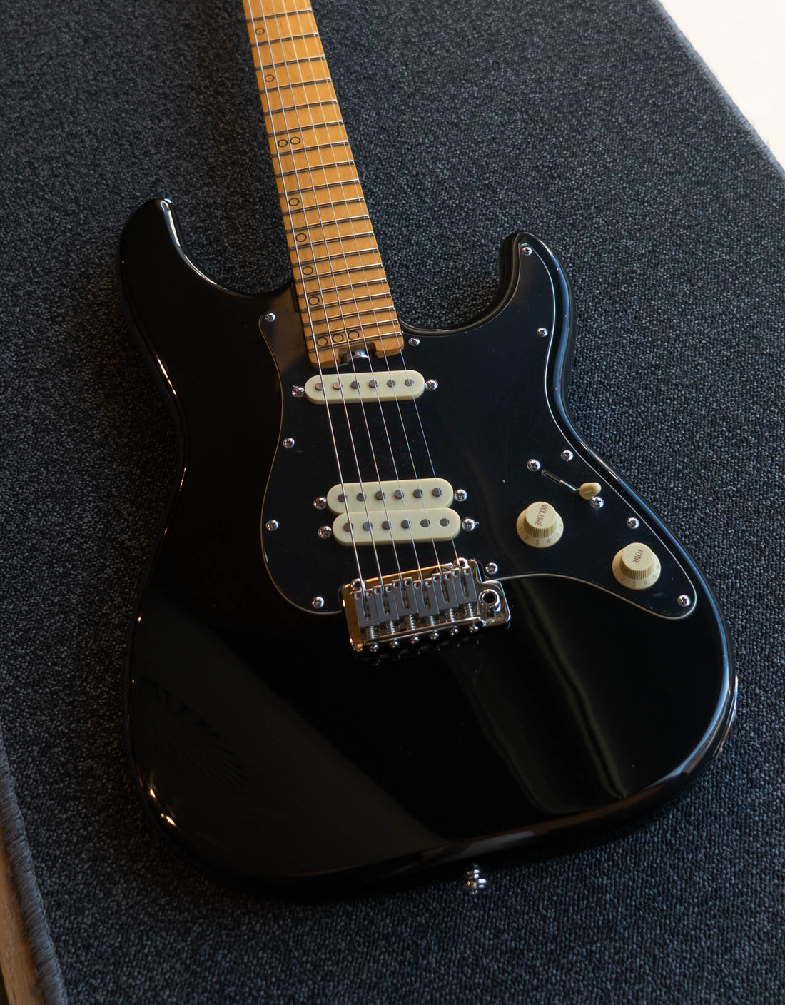 Schecter MV6, Gloss Black