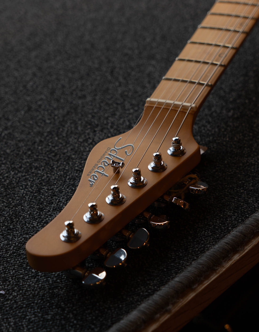 Schecter MV6, Gloss Black