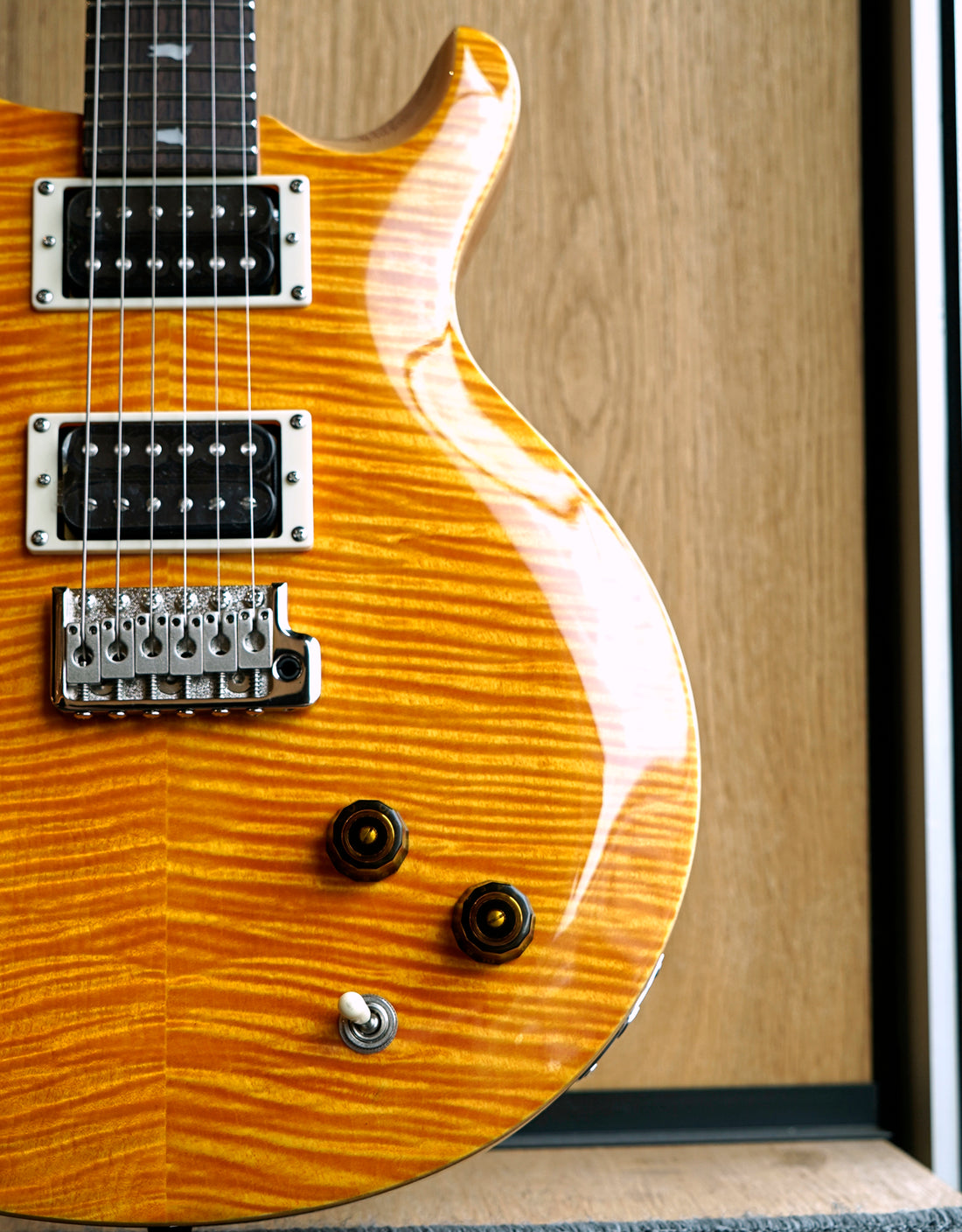 PRS SE Santana, Santana Yellow