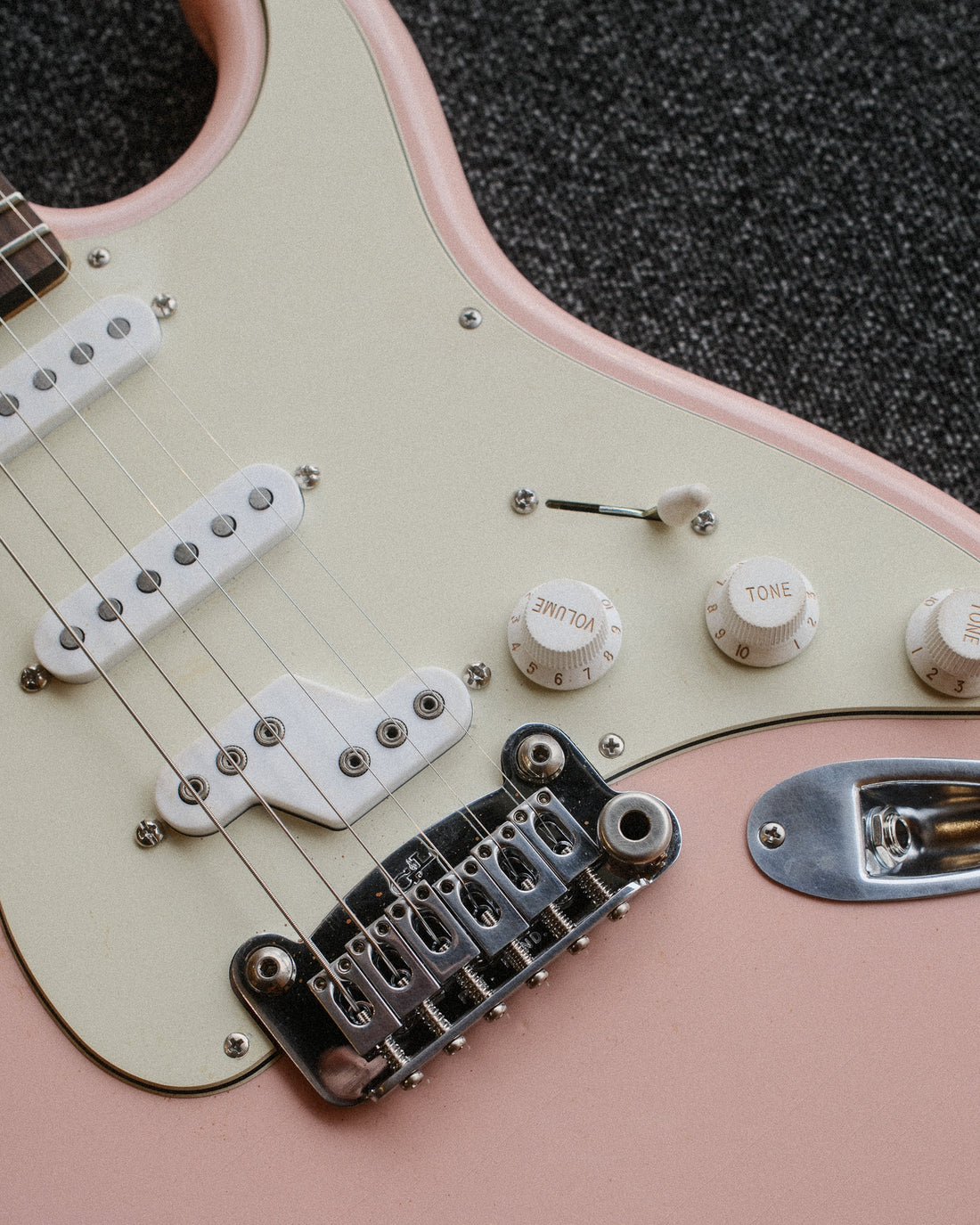 G&L Custom Shop Legacy SSZ RW, Nitro Shell Pink