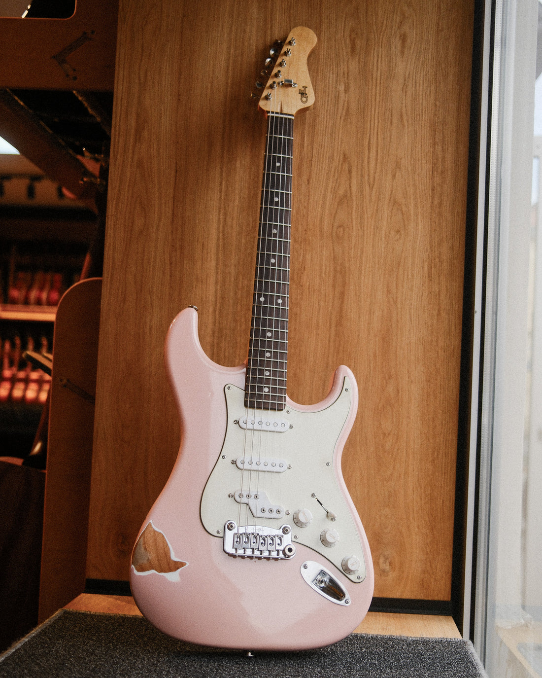 G&L Custom Shop Legacy SSZ RW, Nitro Shell Pink