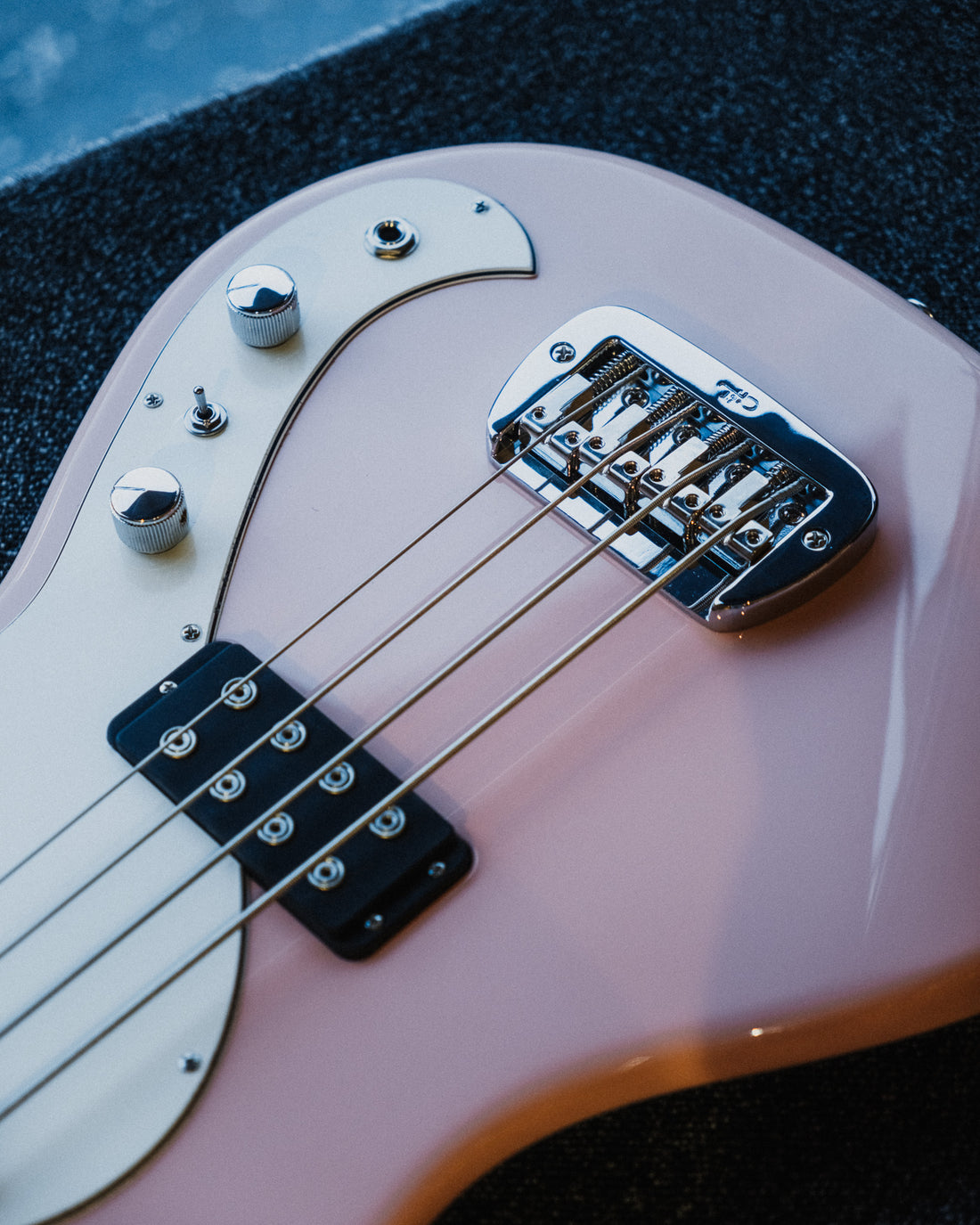 G&L FD Fallout Bass, Shell Pink